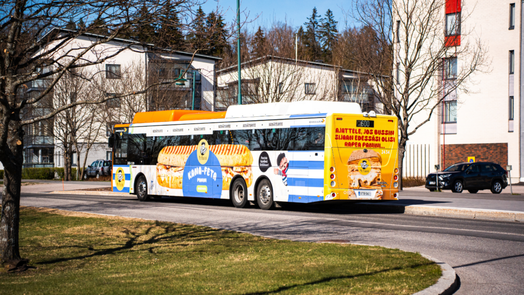 Mr. Panini bussin kokoteippaus liikenteessä
